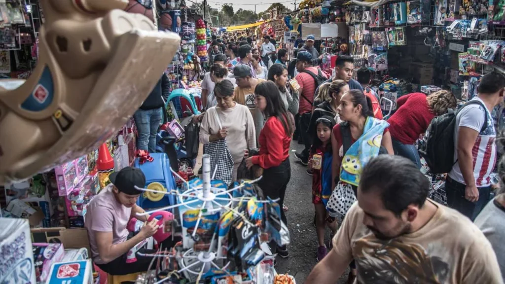 La instalación de la feria del juguete en Chimalhuacán dejó 70 toneladas de basura, la cual recolectaron cuadrillas del bando municipal.