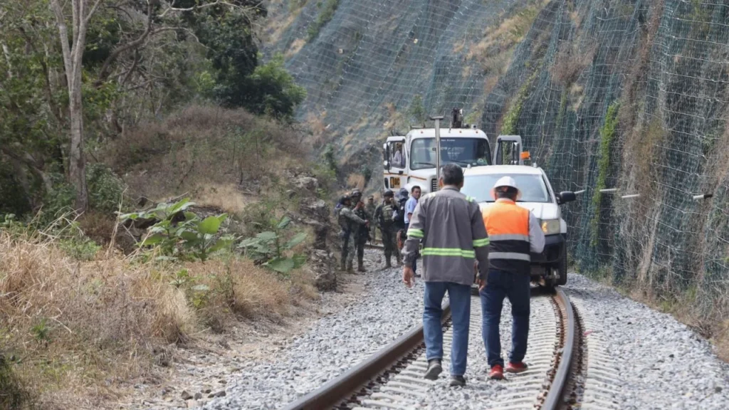 La Fiscalía General de la República ya recuperó y resguarda la caja negra de la unidad descarrilada del Tren Interoceánico en Oaxaca.