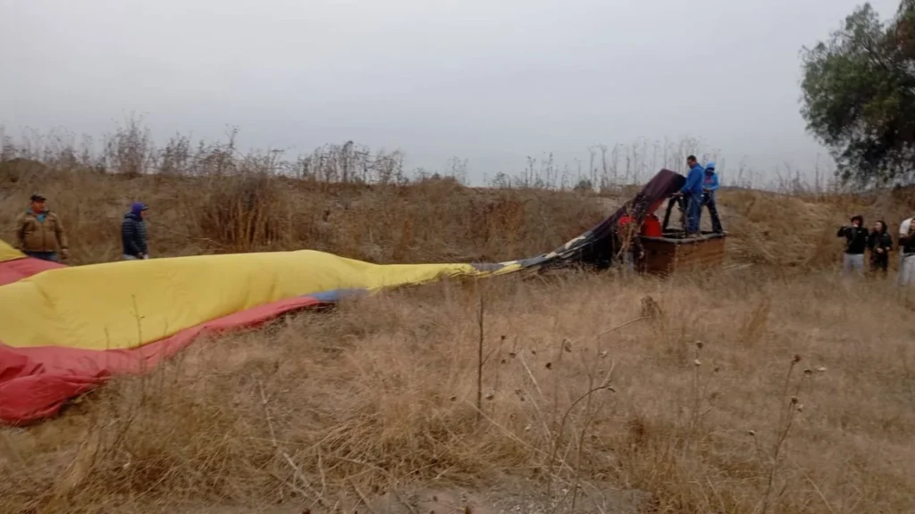 En dos municipios del Edomex se registraron aterrizajes de emergencia de globos aerostáticos y uno quedó sobre el techo de una casa.