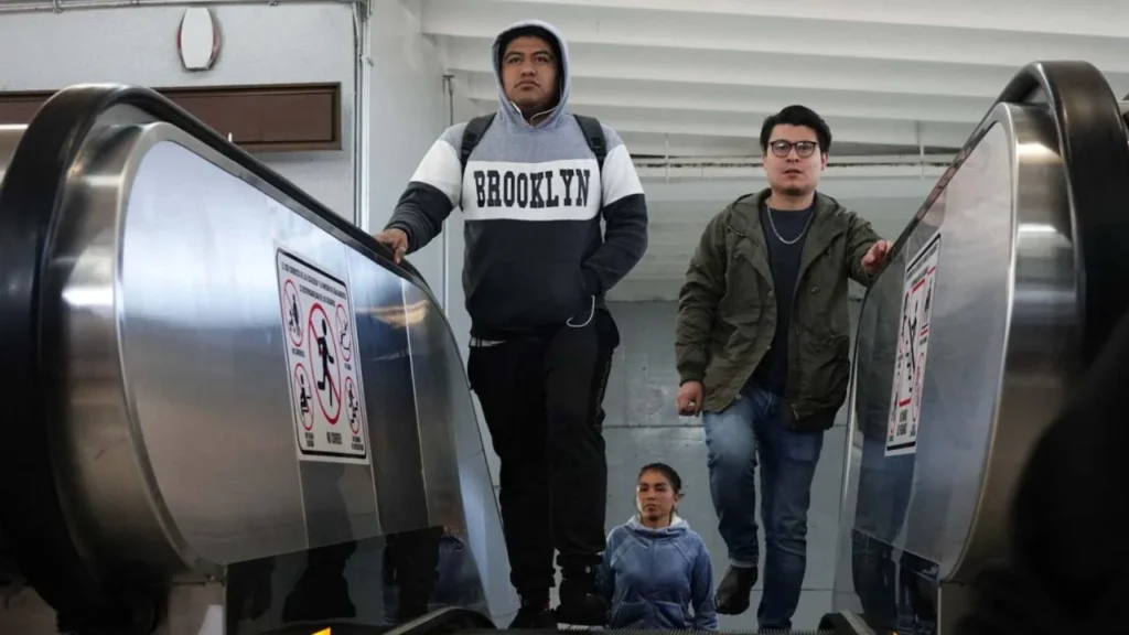 Gobierno de la Ciudad de México habilitó una línea telefónica para reportar fallas en escaleras eléctricas del Metro.