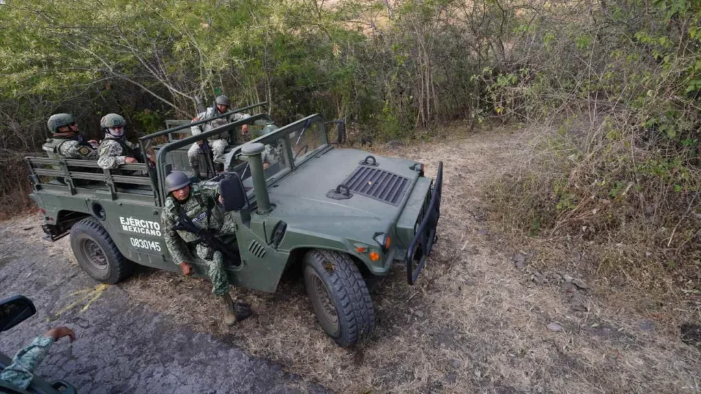 Ejército, Guardia Nacional y Guardia Civil acordonaron la zona.