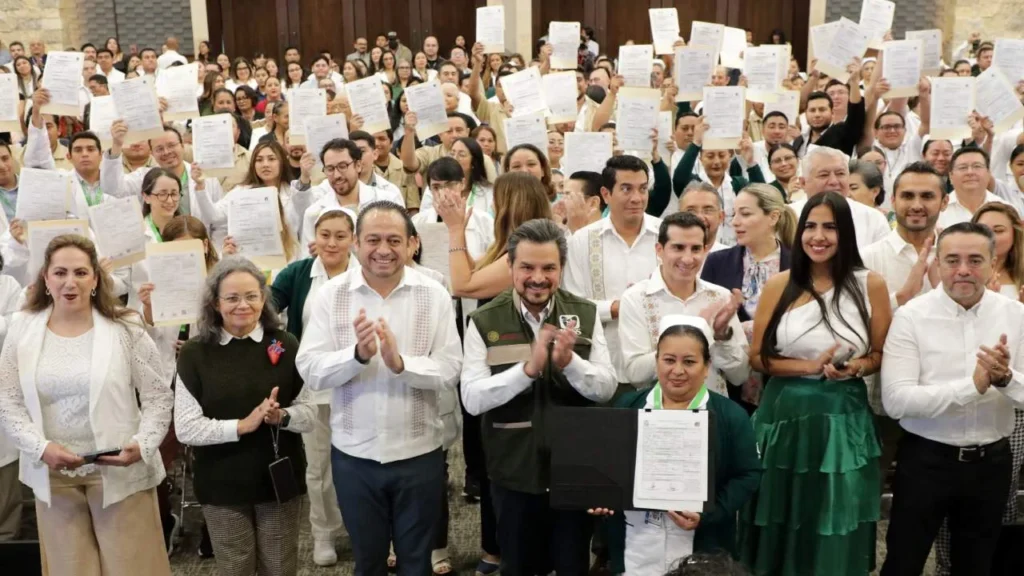 Zoé Robledo entregó los certificados de basificación.