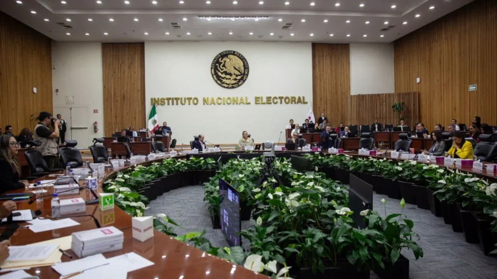 Kenia López informó que recibió la notificación del INE, en la cual valida iniciativa ciudadana en reforma electoral.