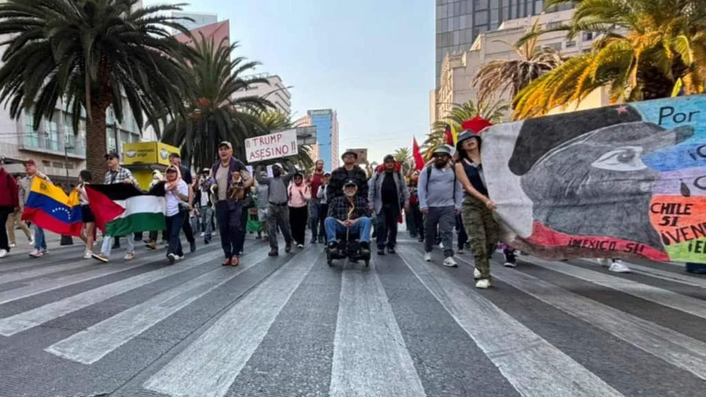  Los manifestantes marcharon rumbo al Hemiciclo a Juárez, apodado por algunos como la 'Plaza de Palestina Libre'.