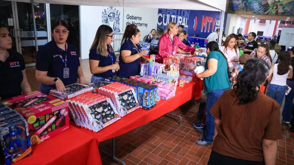 Regia Navidad y la Rosca Mundialista son acciones que buscan promover la convivencia familiar y mantener vivas las tradiciones en Monterrey.