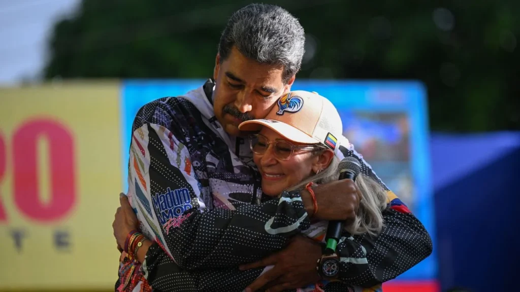 Cilia Flores ha sido identificada por analistas y periodistas como operadora clave del chavismo y pieza fundamental del régimen de Maduro.