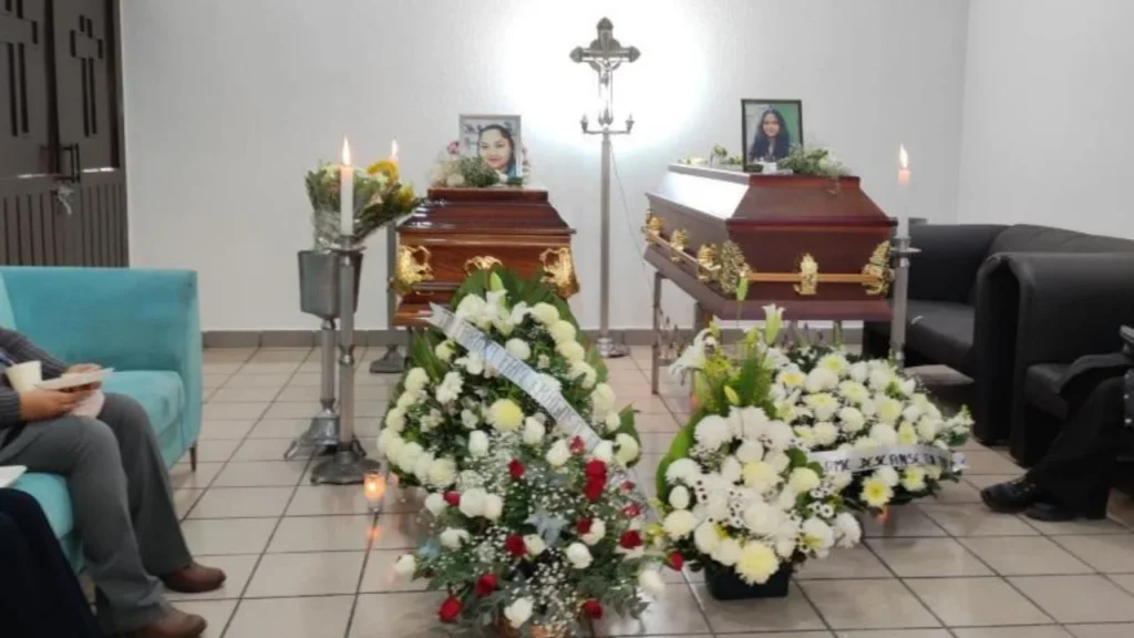 Familiares y amigos rindieron el último adiós a Teresita y a Cindy, víctimas de un feminicidio en el municipio de Cuautitlán.