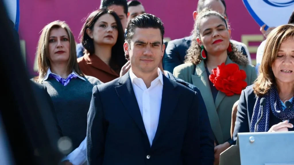 El PAN lanzó un reto público a Claudia Sheinbaum para quitar el registro a partidos financiados por el crimen.