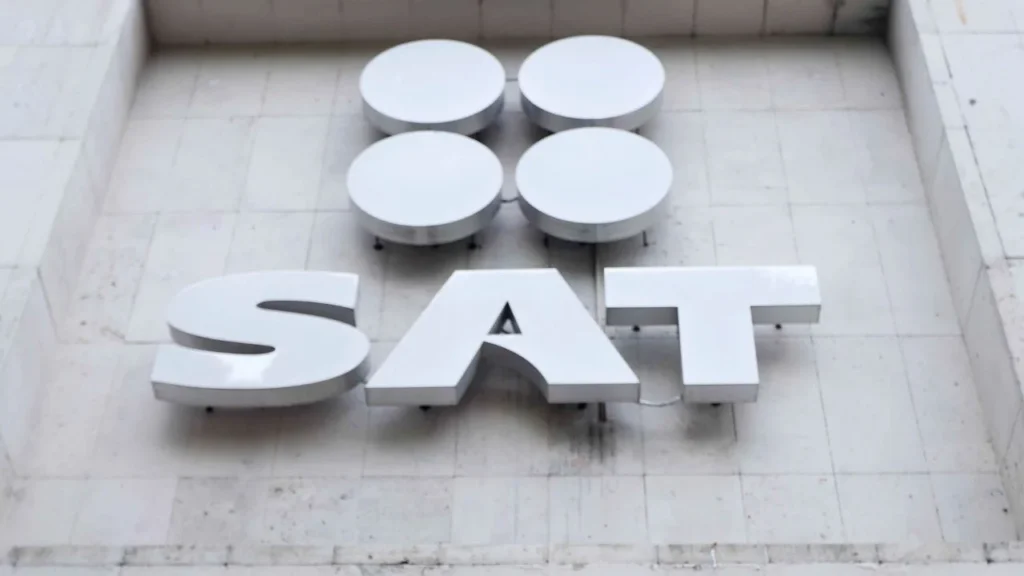 El SAT recordó a los contribuyentes los plazos y requisitos para llevar a cabo la presentación de su Declaración Anual 2025.