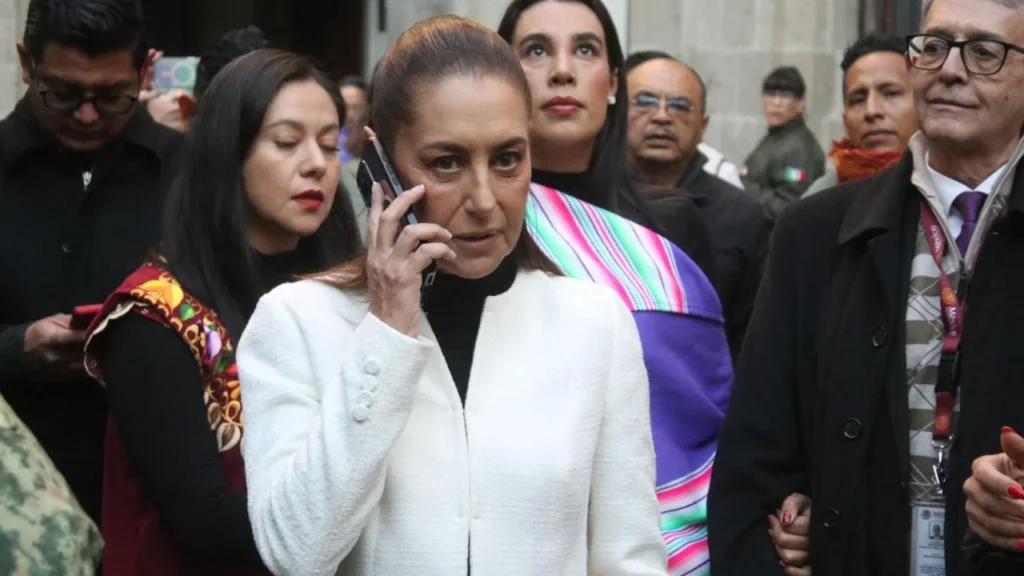 Por la mañana, Sheinbaum condenó la intervención militar de EU a Venezuela, que derivó en la detención de Maduro.
