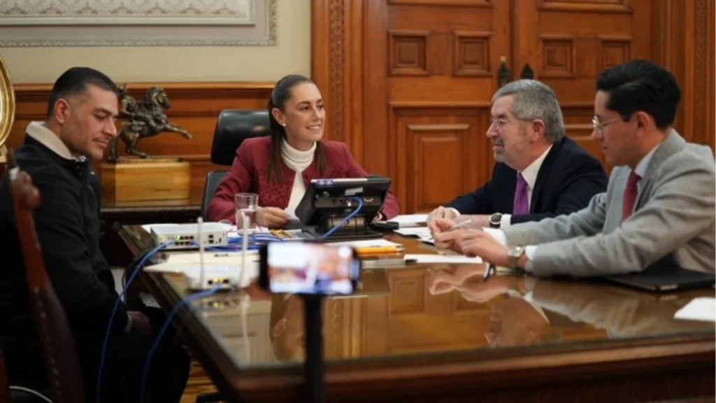 La presidenta Claudia Sheinbaum dijo que Donald Trump le pidió su opinión sobre la intervención militar en Venezuela, y ella le expresó su desacuerdo.