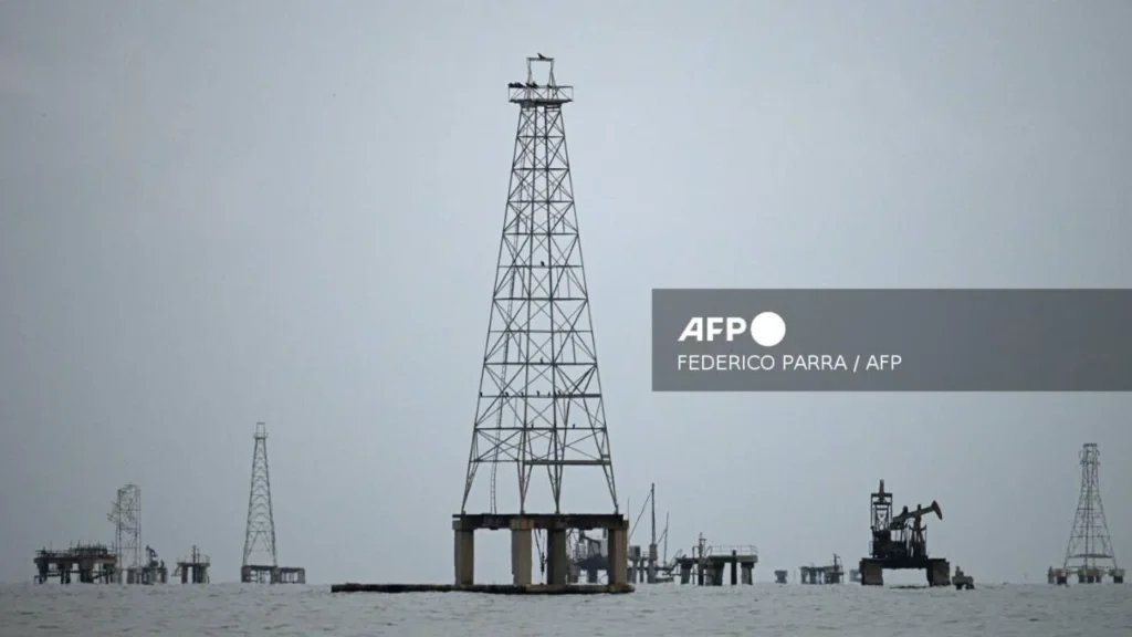 Las compañías petroleras de Eu podrían entrar a Venezuela, asegura Donald Trump.