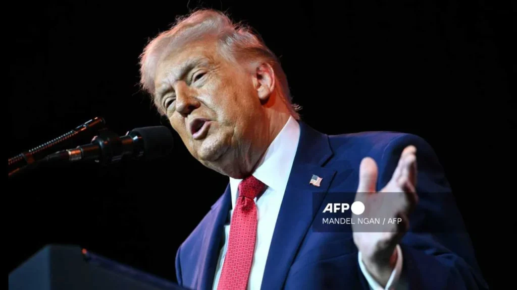 El presidente de EU, Donald Trump, eleva amenaza a México y plantea ataques terrestres a cárteles.