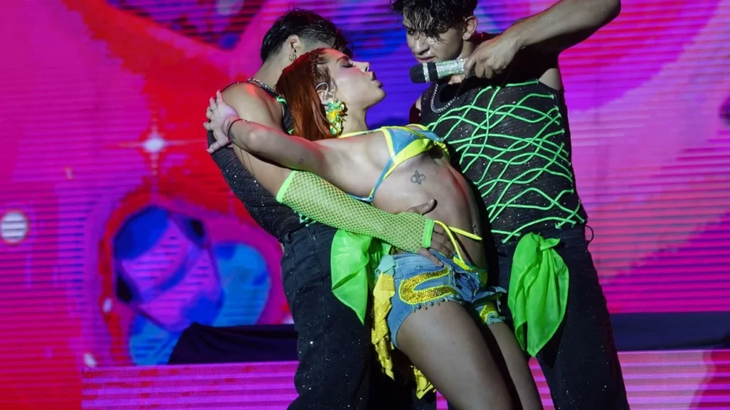 Acusan a Yeri Mua de consumir sustancias ilícitas durante Carnaval de Veracruz