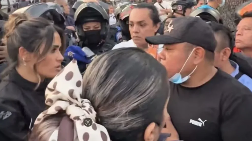 Alessandra Rojo de la Vega denuncia agresión tras operativo en San Cosme