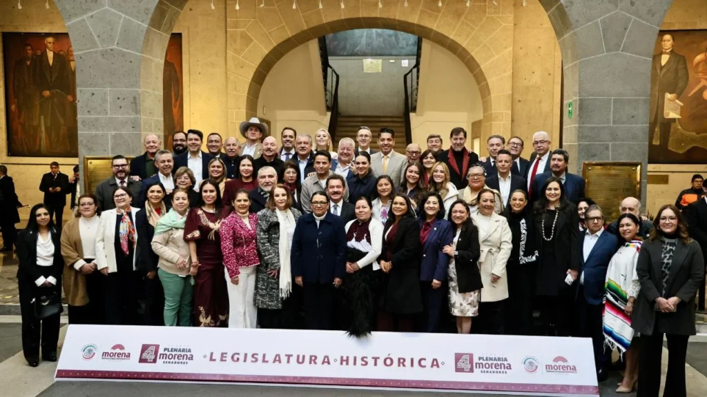La titular de Segob, Rosa Icela Rodríguez, se reunió con senadores de Morena como parte de su reunión Plenaria del 2026.

