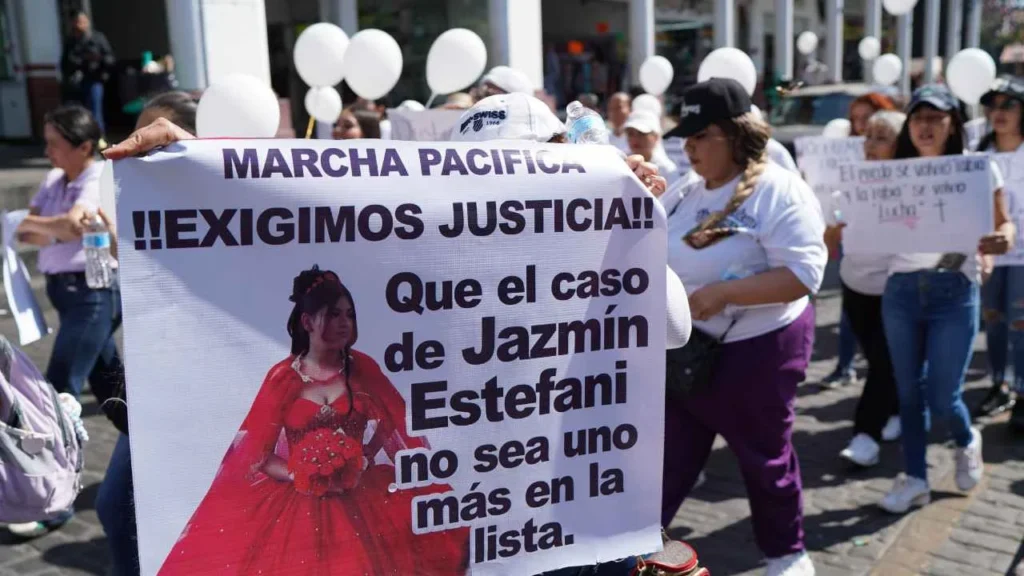 Familiares, amigos y población en general marcharon para exigir el esclarecimiento del asesinato de Jazmín Estefani.