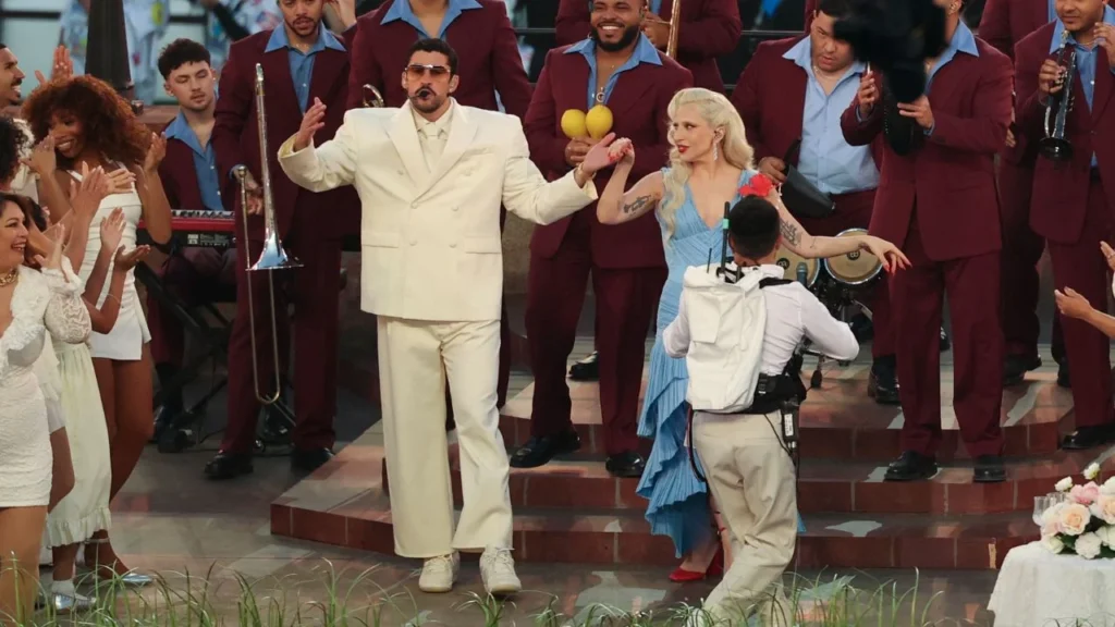 El cantante puertorriqueño Bad Bunny hace historia con su show de medio tiempo en el Super Bowl LX, en California.