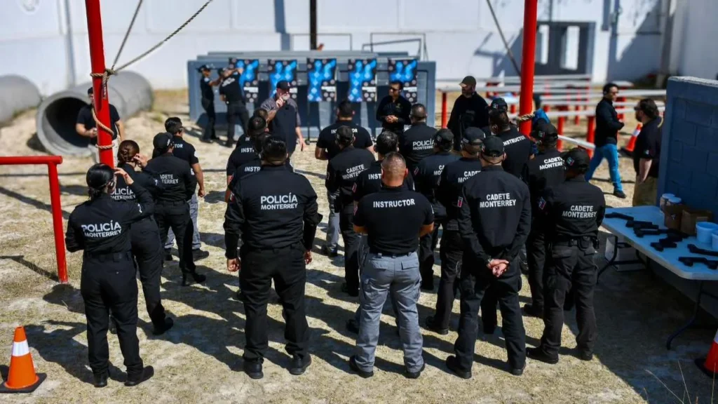 Oficiales de la Policía Regia comenzaron el entrenamiento que forma parte de la estrategia ESCUDO