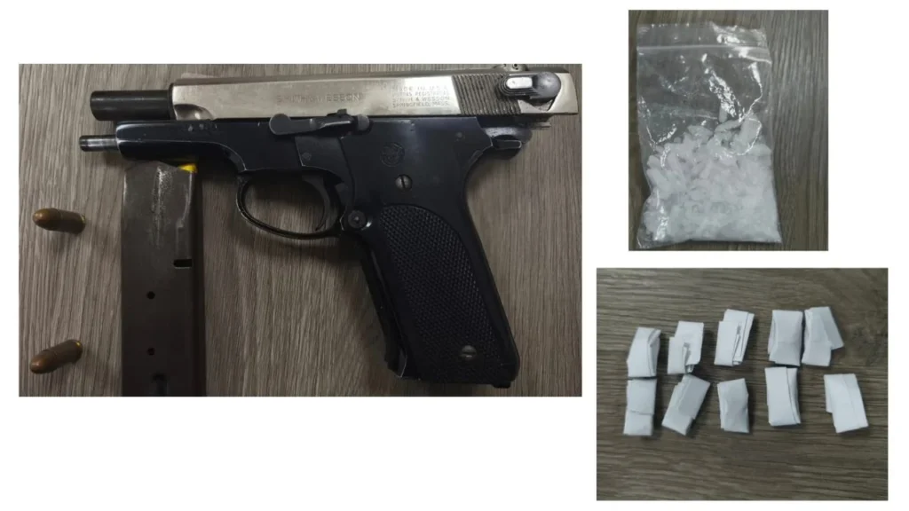 Eduardo “N”, alias “El Bebelín”, fue detenido en la colonia Granjas México, en Iztacalco, en posesión de un arma de fuego y presunta droga.
