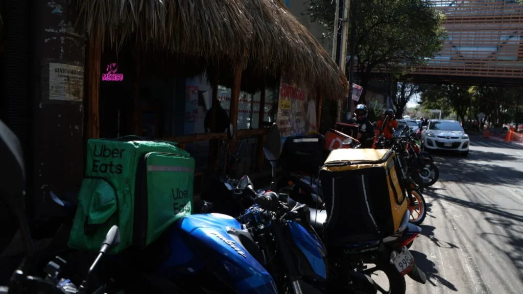 Protección. Ante el peligro de transportar productos prohibidos, los repartidores prefieren dedicarse a la entrega de alimentos y transporte de personas.