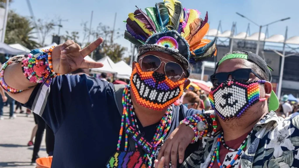 Asistentes del festival Electric Daisy Carnival (EDC) en CDMX.