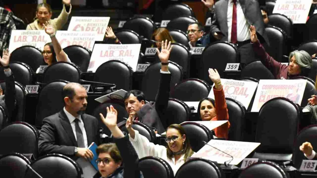 En lo general, el pleno aprobó por unanimidad la reforma laboral.