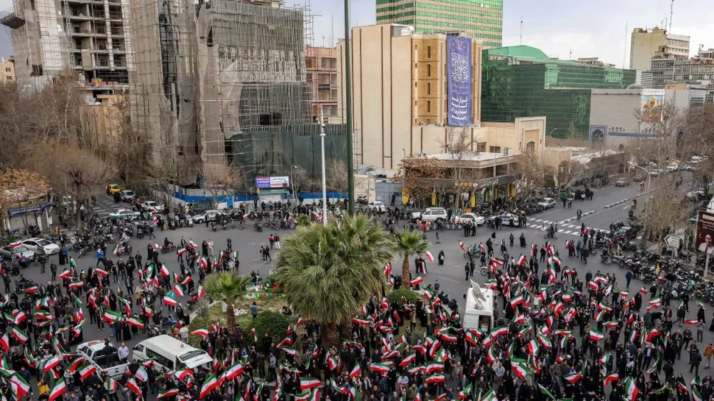 Estados Unidos e Israel lanzaron ataques contra Irán el 28 de febrero, y la emisora ​​pública israelí informó que el líder supremo, el ayatolá Ali Jamenei, había sido el objetivo, mientras que la república islámica tomó represalias con descargas de misiles contra los estados del Golfo e Israel.