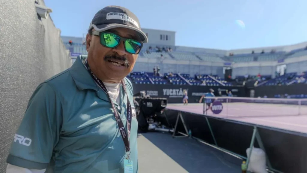  Con más de 30 años en el "deporte blanco", su vida ha sido un viaje constante de la cancha al banquillo