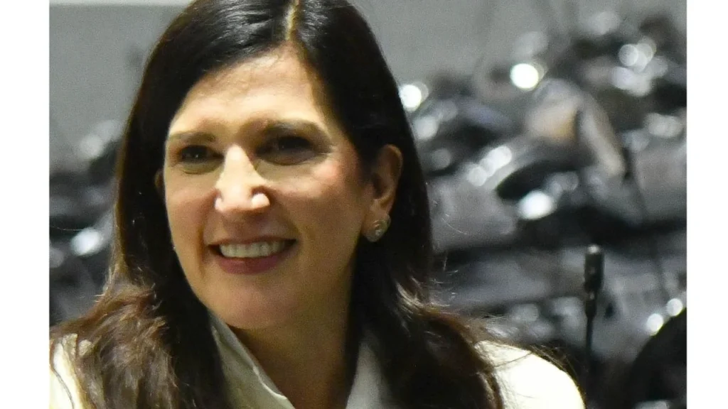 Kenia López Rabadán solicitó al INE aclarar un posible conflicto de interés en la Dirección de Administración previo a la reforma electoral.