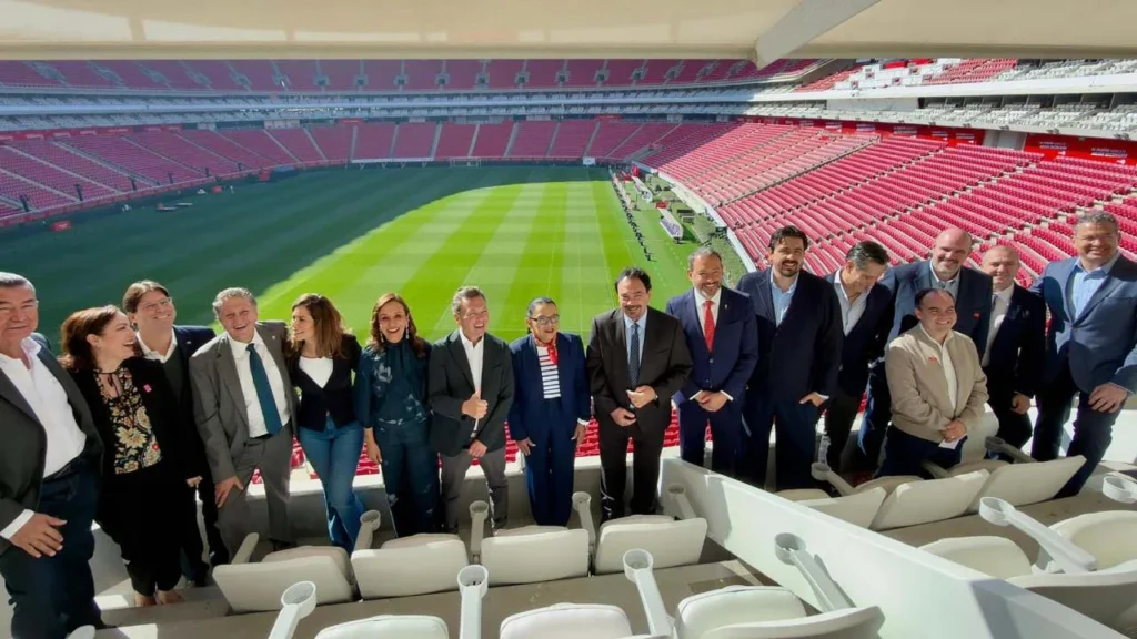 La titular de la Segob estuvo en la gira del Trofeo de la Copa Mundial de la FIFA en Guadalajara.