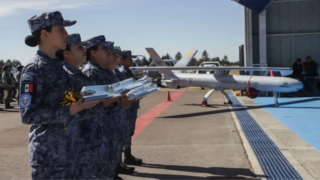 La Cámara de Diputados pidió a la Fuerza Aérea Mexicana no estar sujeta a decisiones políticas que deterioren su imagen.