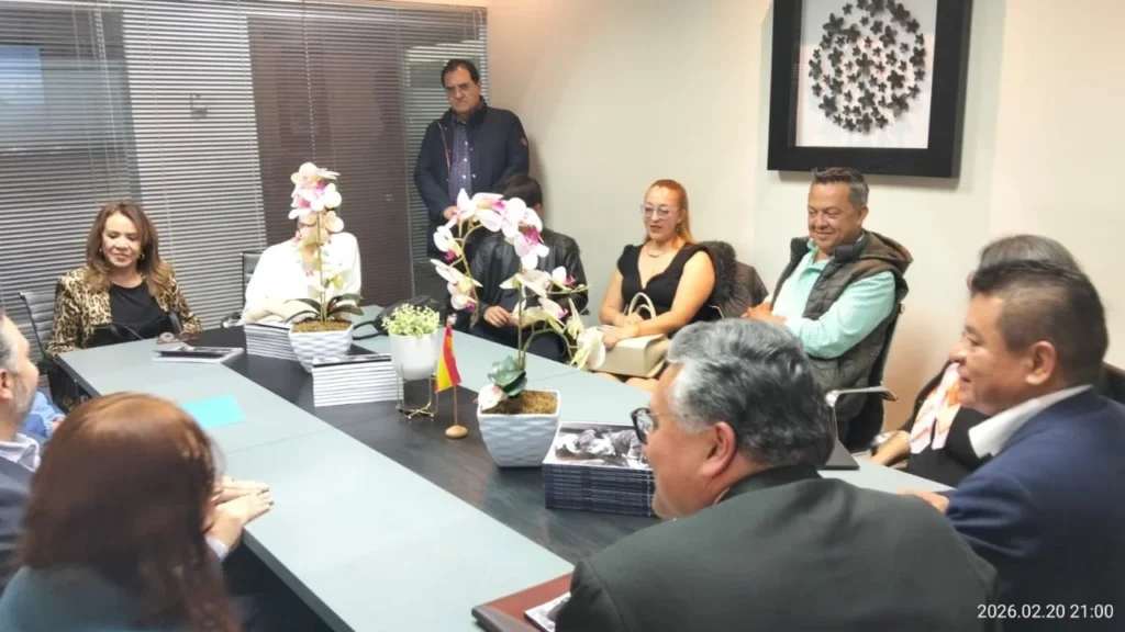 El escritor y periodista Zavianny Torres Baltazar presentó su más reciente libro Paco Ignacio Taibo II: una historia no/velada