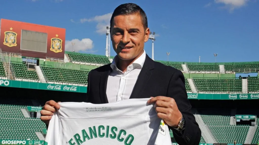 Santos cesa a Francisco Rodríguez como entrenador del club