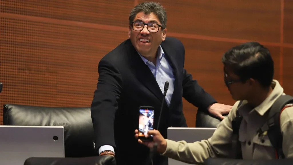 Saúl Monreal confirmó que buscará la candidatura al gobierno de Zacatecas en 2027, pese a los candados internos que Morena analiza para frenar el nepotismo.