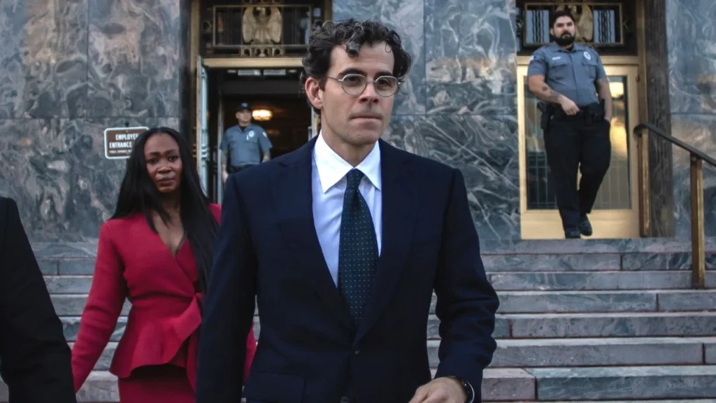 El director ejecutivo de Instagram, Adam Mosseri, abandona el Tribunal Superior del Condado de Los Ángeles tras testificar en un juicio sobre redes sociales en Los Ángeles el 9 de febrero de 2026. El
9 de febrero comenzaron los alegatos en un juicio histórico en Estados Unidos que podría sentar un precedente legal sobre si las empresas de redes sociales diseñaron deliberadamente sus plataformas para generar adicción en menores