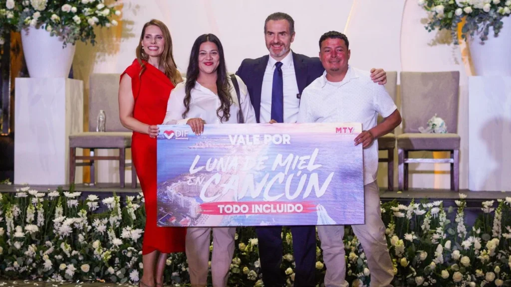 A través del programa 'Oficialmente Juntos', el DIF Monterrey organizó una boda colectiva en la que cientos de parejas formalizaron su unión.