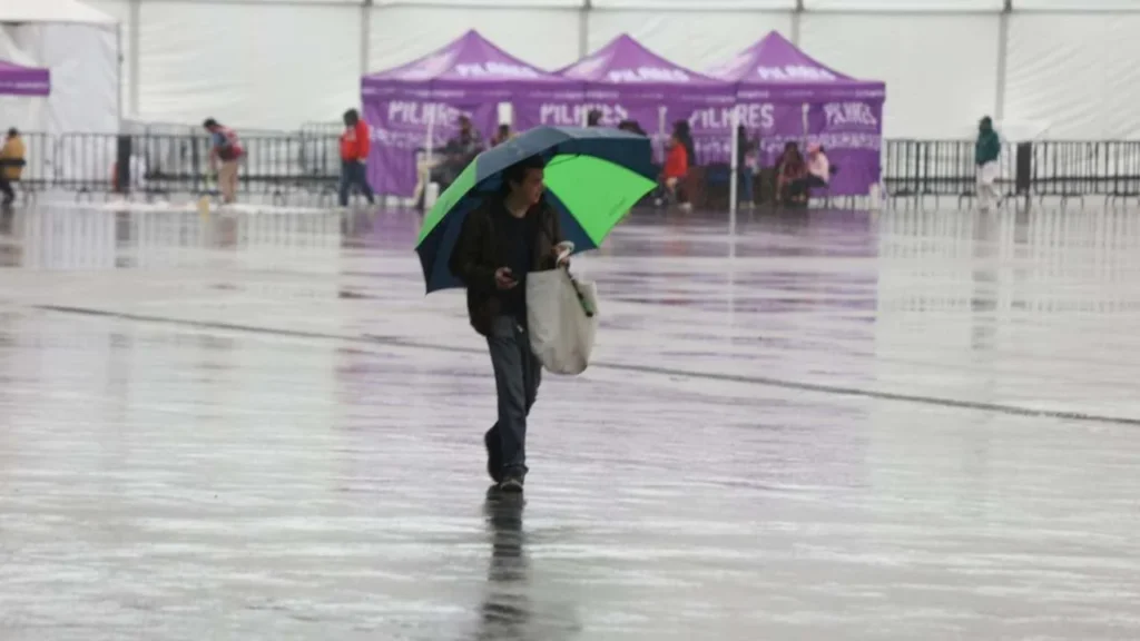 Autoridades capitalinas activan la doble alerta por lluvias en la CDMX.