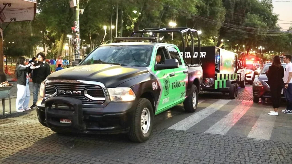 Autoridades de la alcaldía Coyoacán en coordinación con la SSC realizaron un operativo para recuperar espacios públicos.