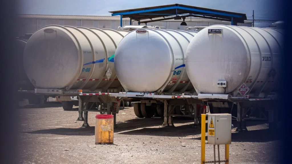 El impacto más fuerte de la guerra, al momento dispara, más de 30% el petróleo al cierre de esta edición del domingo.