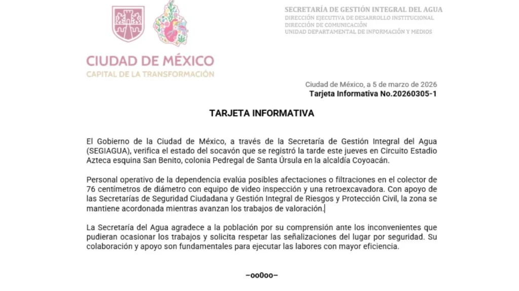 Un camión de refrescos cayó en un socavón que se formó en zona aledaña al Estadio Azteca; autoridades evalúan afectaciones.