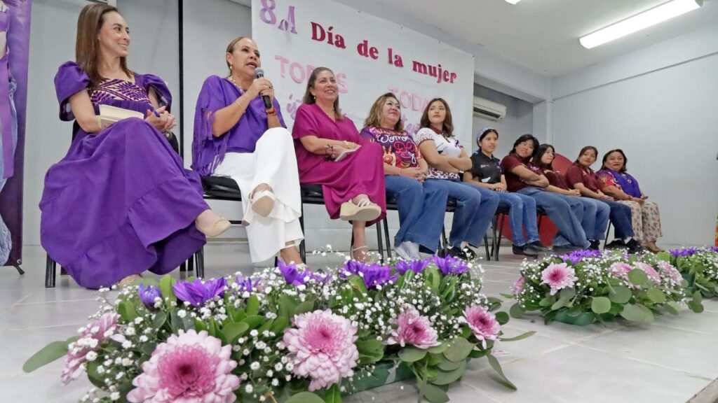 Con la participación de alumnas, docentes y mujeres del área administrativa, CECYTEC realizó el Conversatorio de Reflexión Sobre el 8 de Marzo