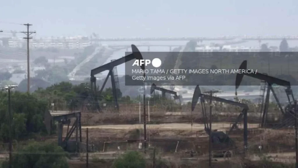  El barril de Brent del mar del Norte, para entrega en mayo subió un 4.55% hasta 104.49 dólares.