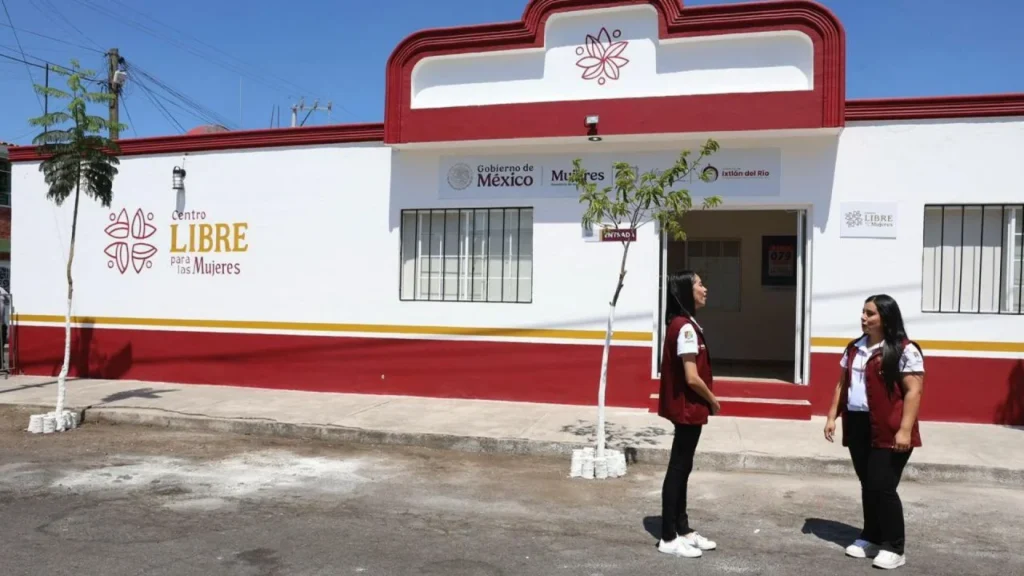 Claudia Sheinbaum resaltó el papel de las mujeres durante la inauguración de un Centro Libre en Ixtlán del Río en Nayarit.