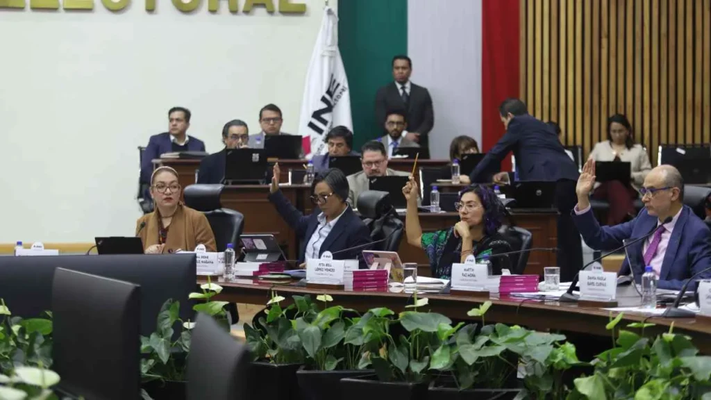 Durante la sesión estuvieron presentes Jaime Rivera, Claudia Zavala y Dania Ravel, consejeros que terminan su cargo el próximo 3 de abril.