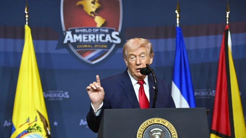En la inauguración de la Cumbre Escudo de las Américas, Trump habló de la violencia de los cárteles y culpó a México de alimentarla.