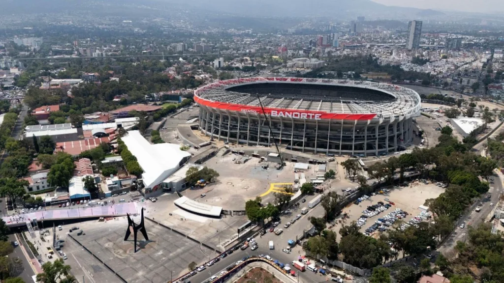 Autoridades implementan cierres viales y rutas alternas en los alrededores del estadio por el partido entre México y Portugal.