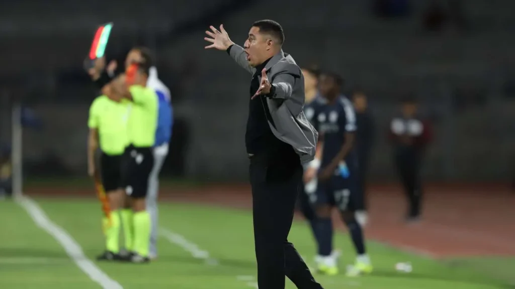 La Comisión Disciplinaria multó al estratega universitario tras el empate de su equipo ante La Máquina.