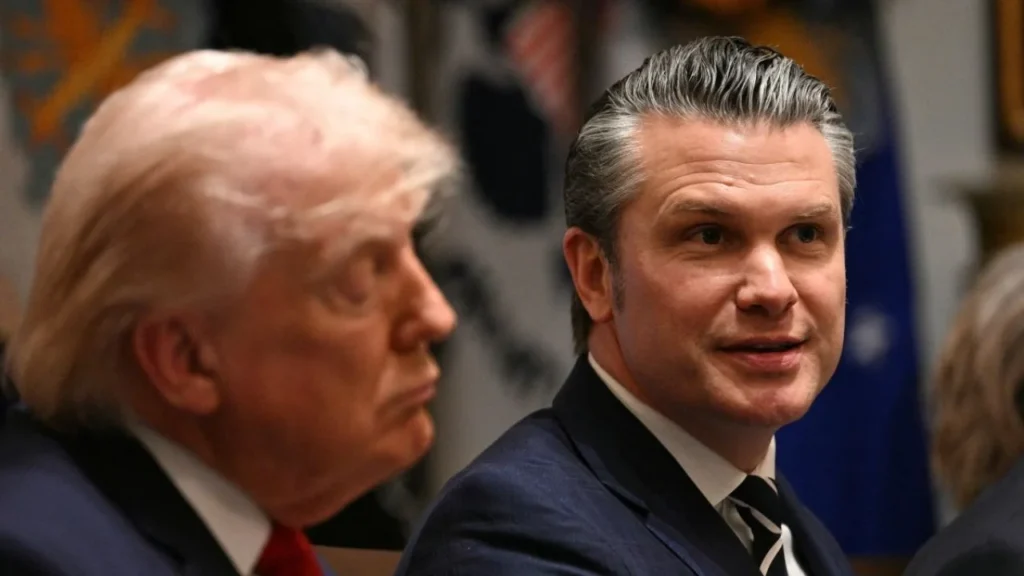Pete Hegseth afirmó que Obama daba el dinero en secreto a Irán y que los objetivos que ahora destruyen son producto de dicho financiamiento. 