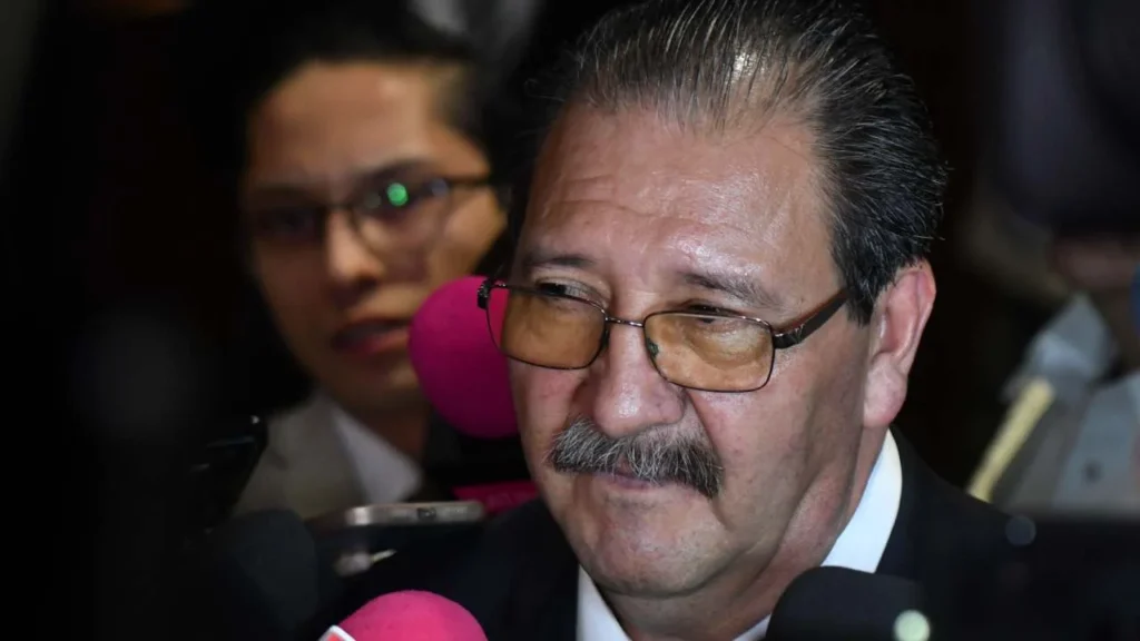 El coordinador de PT en la Cámara de Diputados dijo que hay una campaña "dura" contra los petistas por no estar a favor de la reforma electoral.